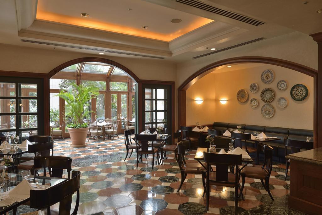 The Sherwood Taipéi Exterior foto The interior of the restaurant