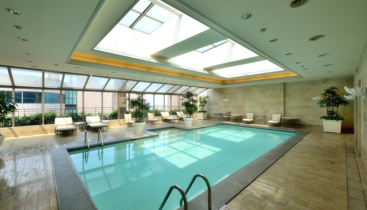 The Sherwood Taipéi Exterior foto The pool at the Four Seasons Hotel
